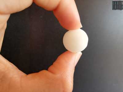 Il loro segreto era l�estrema dolcezza (si trattava praticamente di palline di zucchero) e la consistenza (dure al primo morso e poi estremamente �scioglievoli� e frizzantine in bocca)